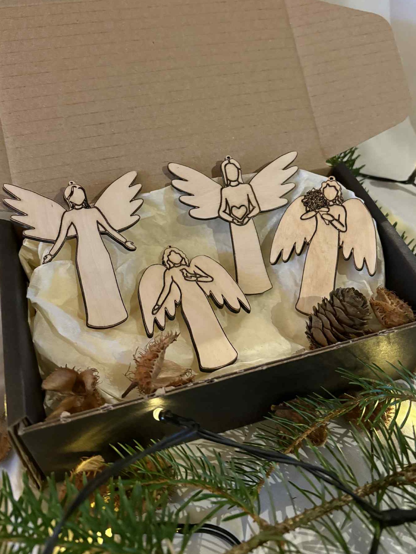 Juleengle med gravering - sæt med 4 stk.